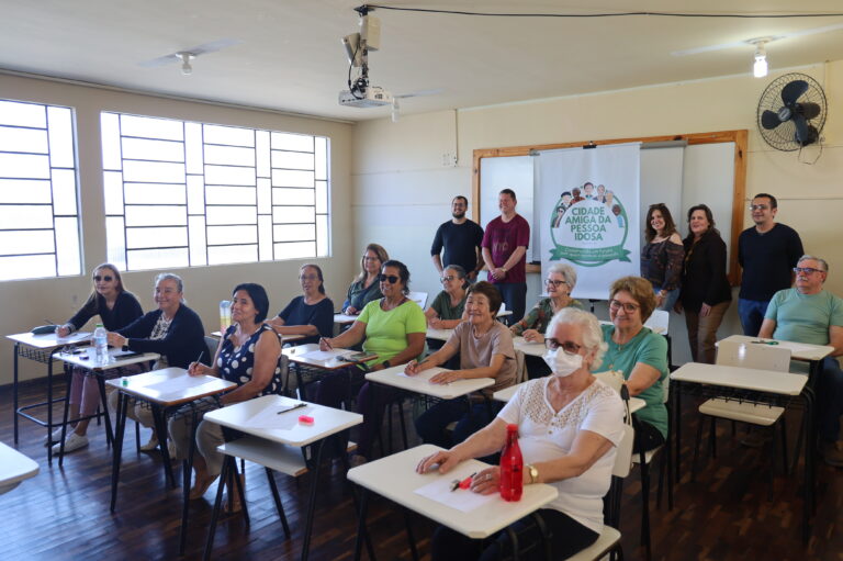 Primeira turma de Desenho 60+ inicia atividades em Palmeira