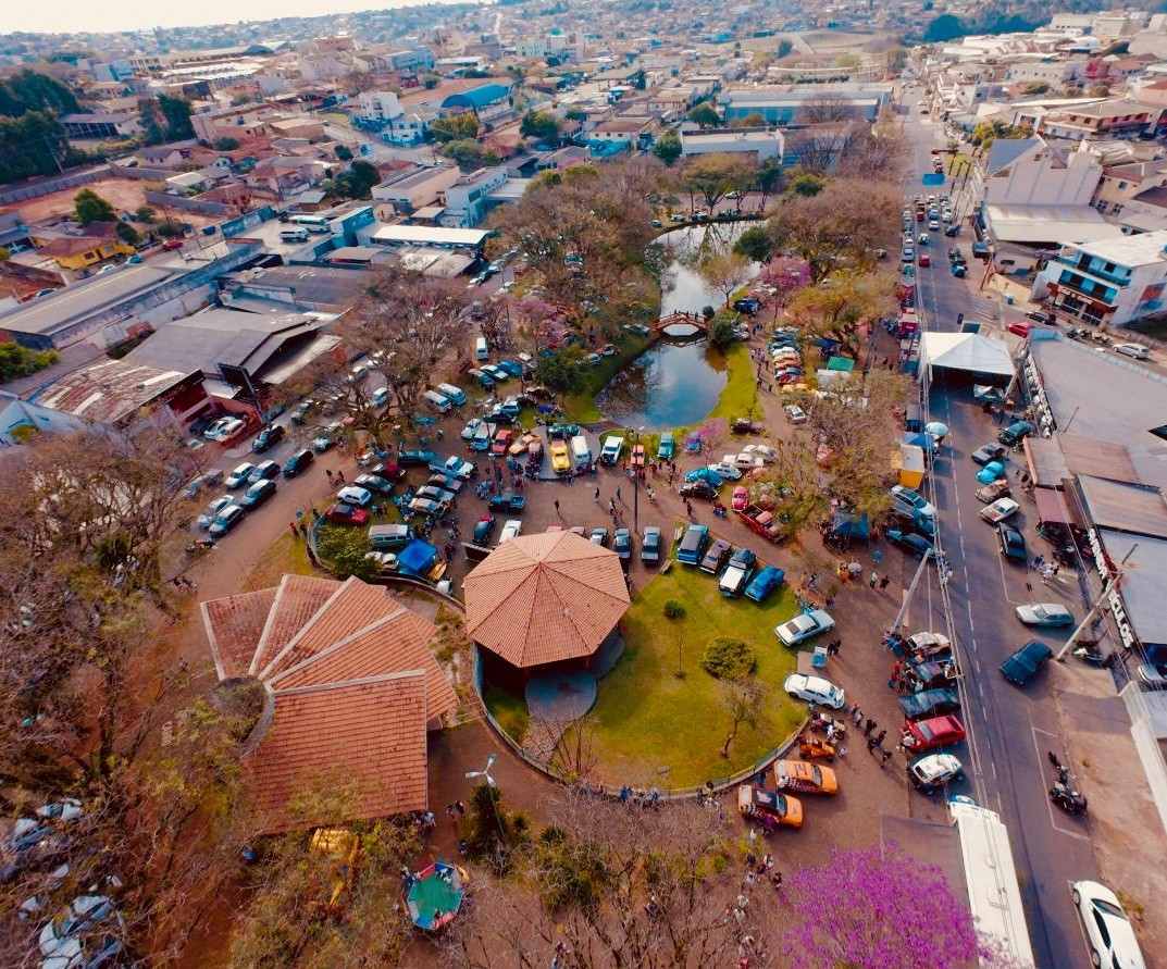 3º Encontro de Carros Antigos atrai colecionadores e promove solidariedade em Telêmaco Borba