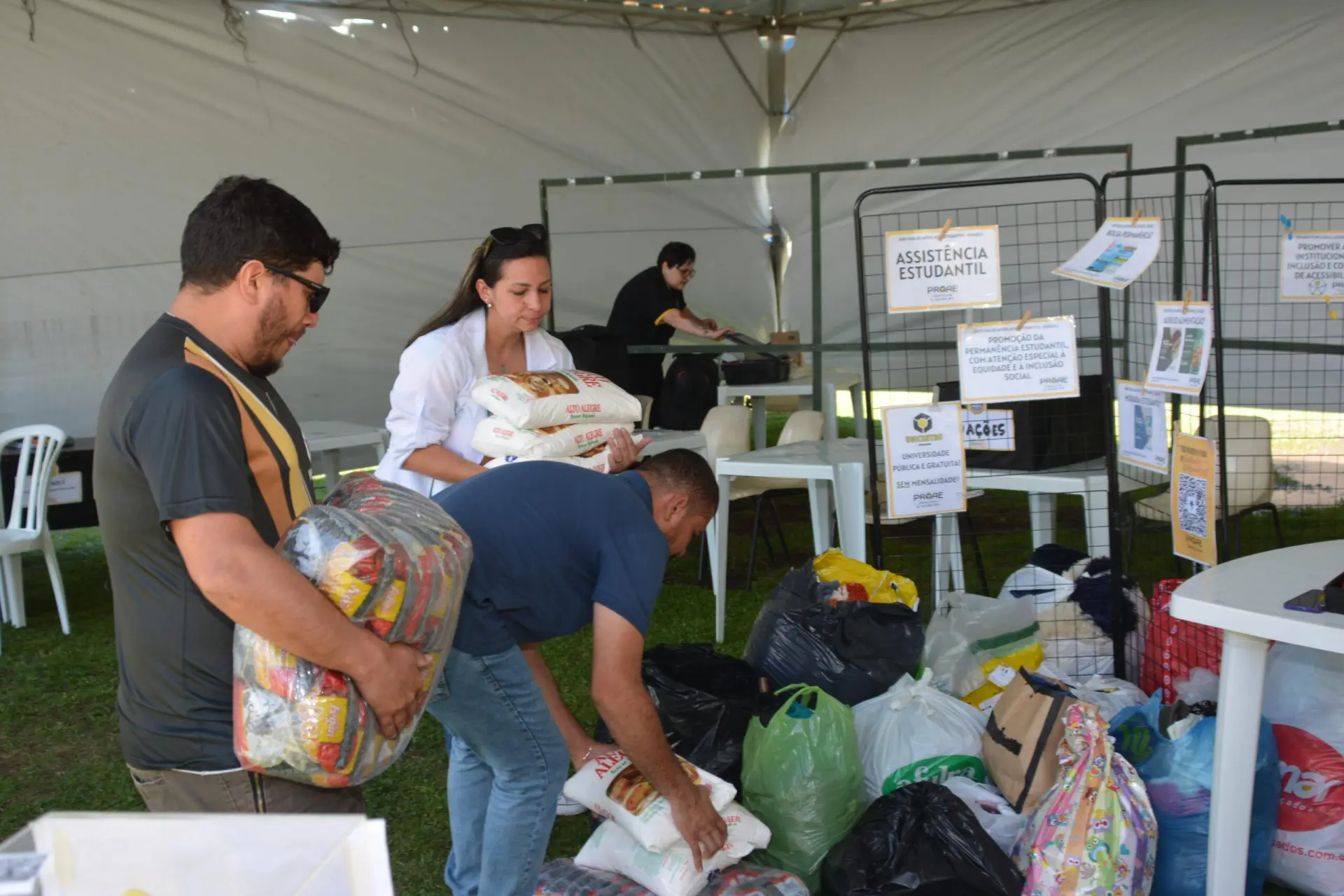 Primeiro dia da Unicentro no Festival Verão Irati é marcado por arrecadação de doações para afetados por tornado no Paraná